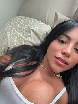 SaraValentina11 live cam on StripChat