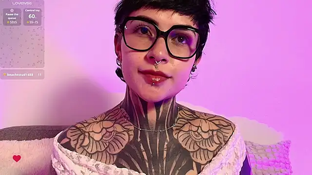 Luana_Fiore0 live cam on StripChat