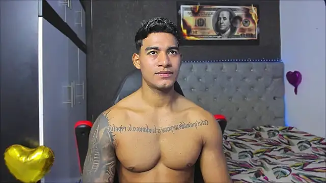 luigi_hot_ live cam on StripChat