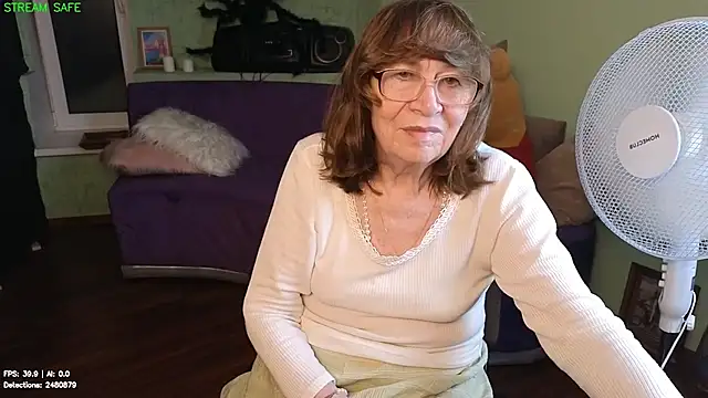 betty_brick - Betty_Brick's free webcam - UK Sex Cams