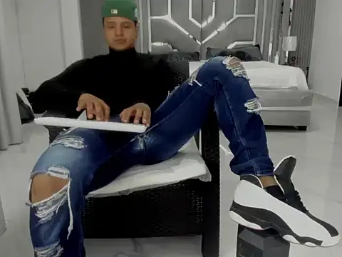 master_leather webcam