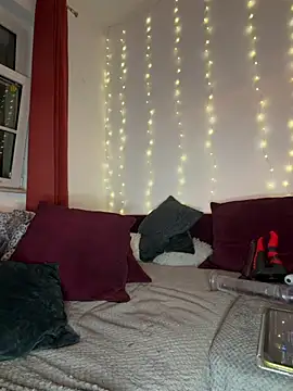 MrsRedFoxy webcam