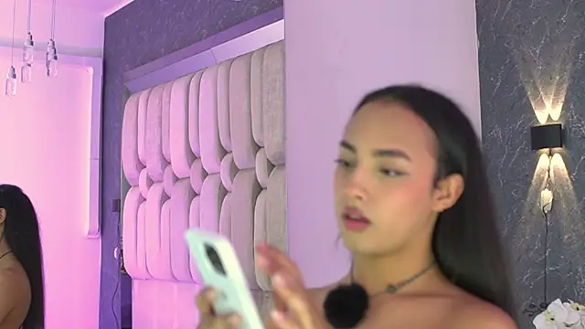 AriBloom7 webcam