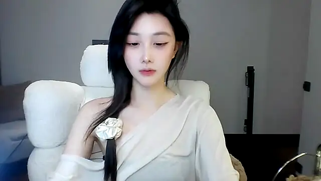 SylvieMaya webcam
