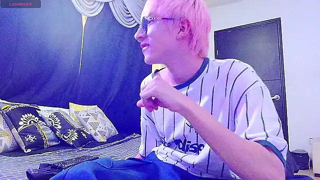 axell_stone_ live cam on StripChat
