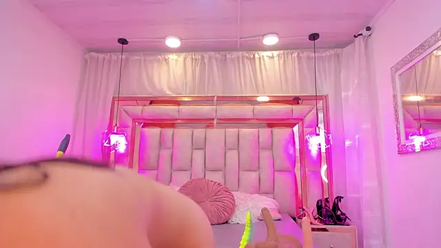 Francesca_Skuirt webcam