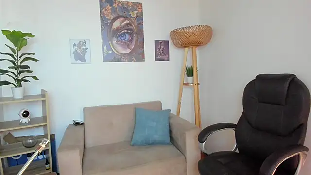 LucyBloom_ webcam