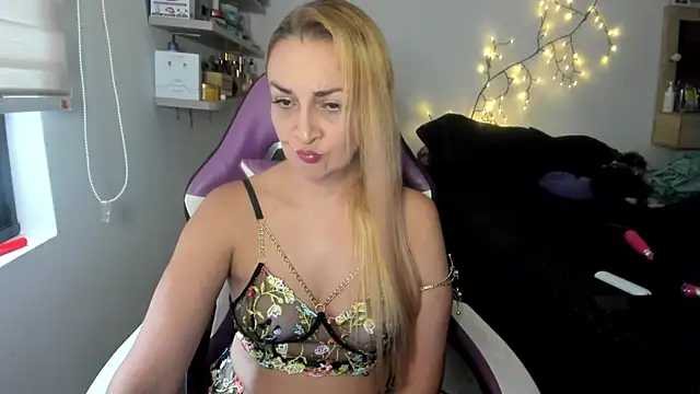 adri_smoke webcam