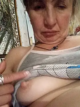 BellaBlum777 webcam