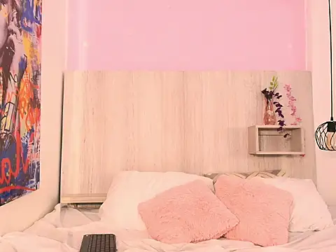 CLOEE_CRUZZ webcam