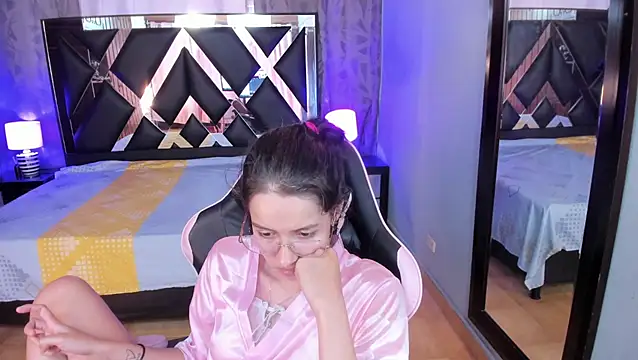 Linda4Petite webcam