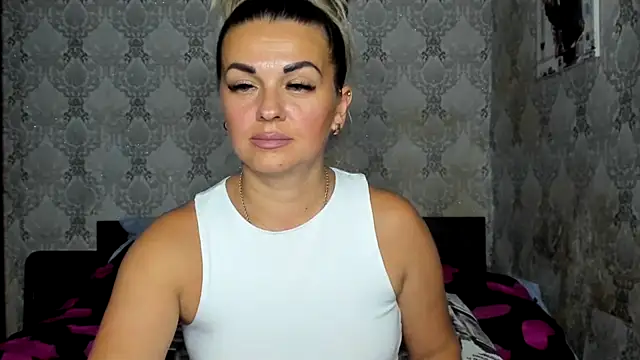 NicoletMoore webcam