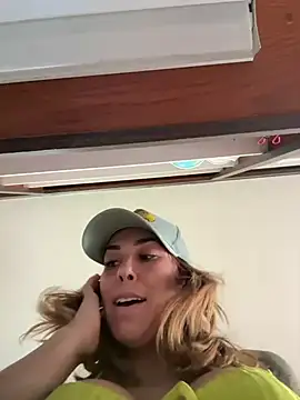 MommyGambit webcam