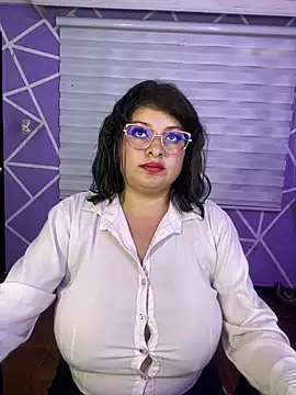 MiiaaJoness webcam