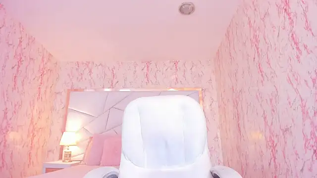 Emily_Whinfre
