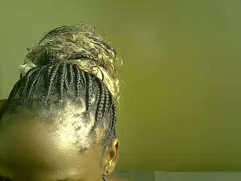 Pearl_petite webcam