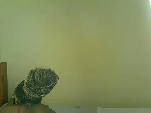 Pearl_petite webcam