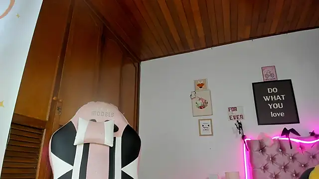 moly_cherry webcam
