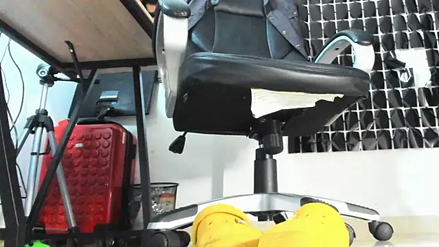 MissAlmaFenix webcam