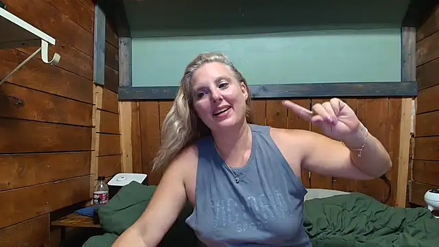 lisaxlovexxx live cam on StripChat