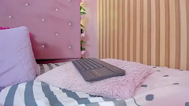 lovely__kiss__ webcam