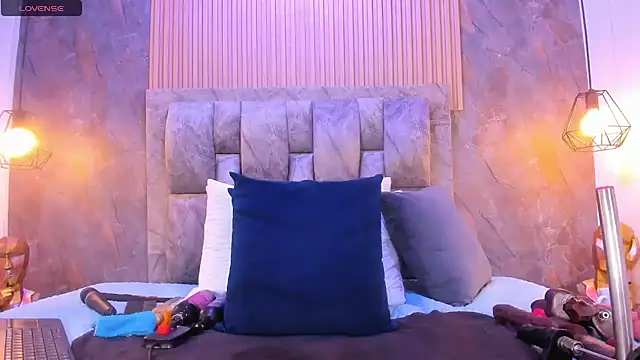 blondehorny699 webcam