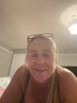 Blondnboujee53 webcam