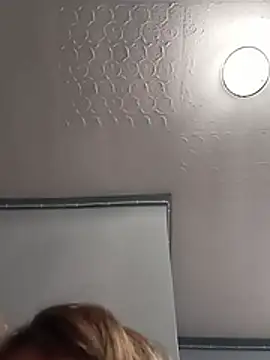 Sexxie_Ella22 live cam on StripChat