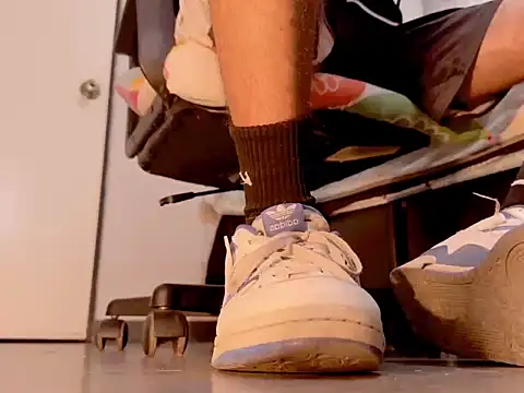 thomass1018 - Thomass1018's free webcam - UK Sex Cams