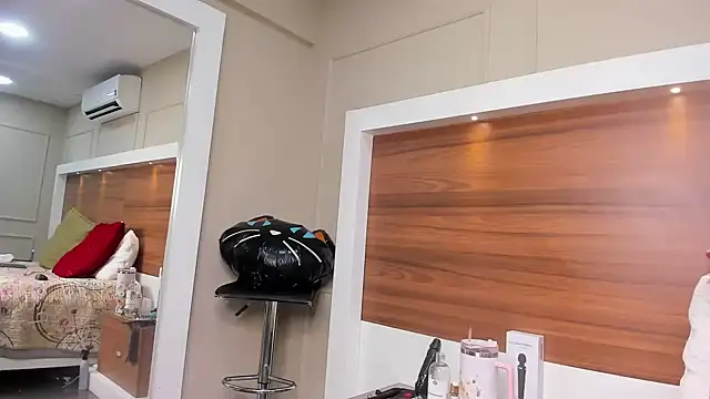 AriadnaHarper webcam