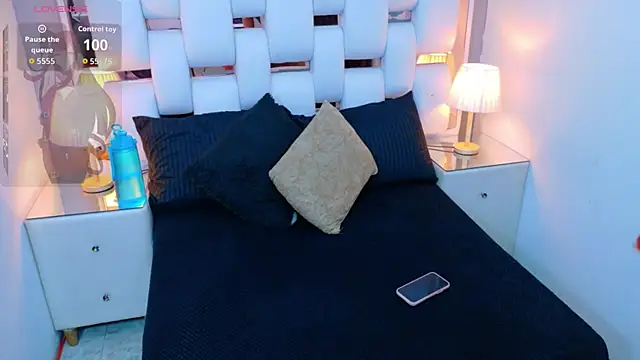 Emma_Lodge webcam