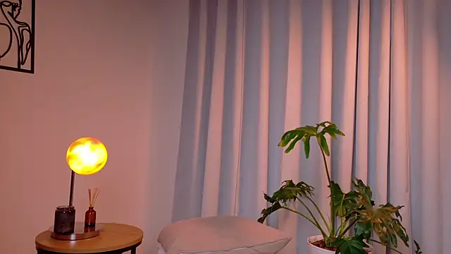 Zara_Nova webcam