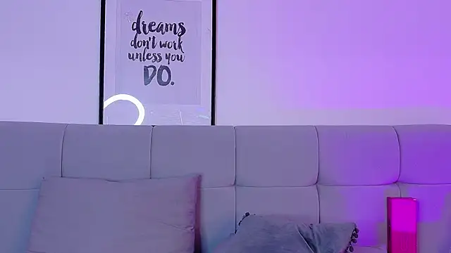 Nicolee_Saint webcam