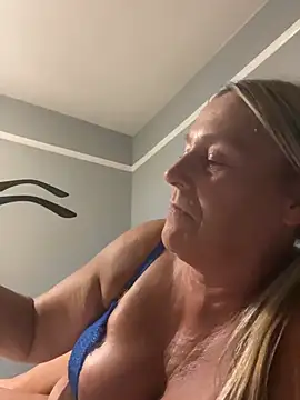 Blondnboujee53 webcam