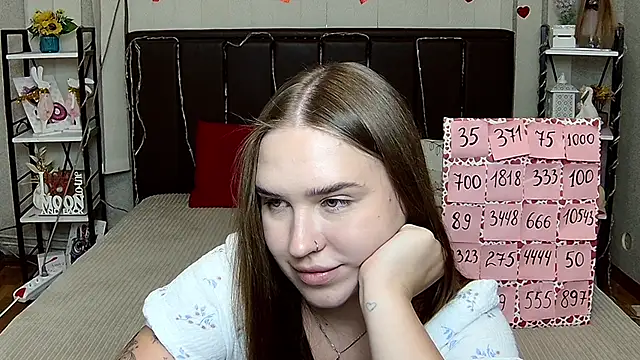 LauraHlot webcam