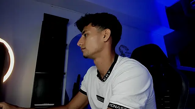 MaxiimoRomano_ webcam