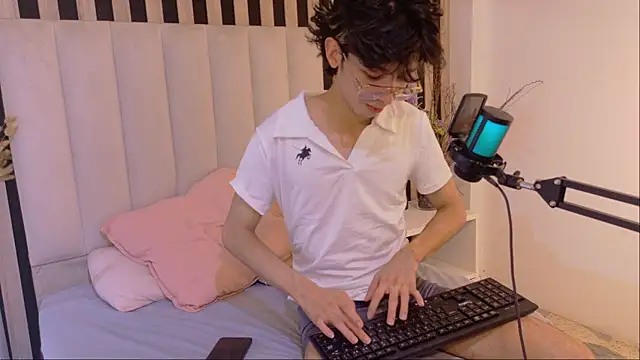 Twink_Sebas7 webcam