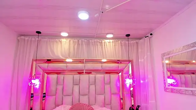 Francesca_Skuirt webcam