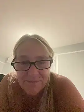 Blondnboujee53 webcam