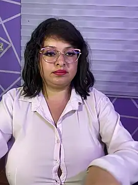 MiiaaJoness webcam