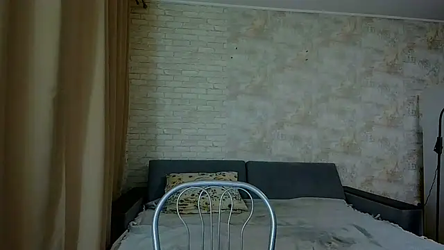 Anika_bloom webcam