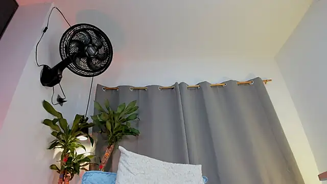 mrhot_night webcam