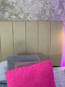 daksha_a (F young) - -Look at my pussy from below💋