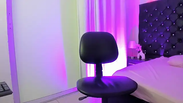 BellaRoge live cam on StripChat