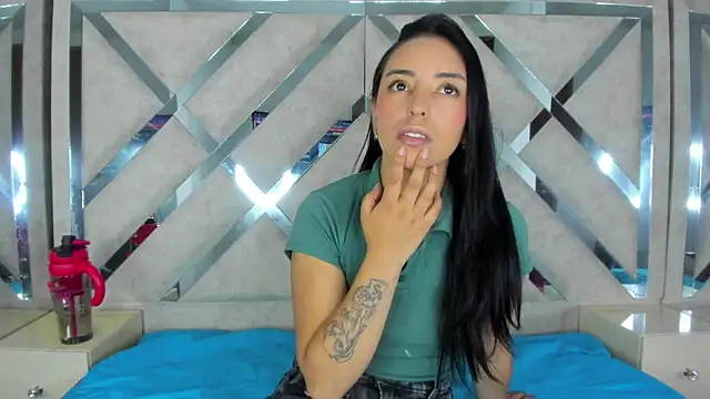 Violeta_Harlow webcam