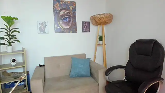 LucyBloom_ webcam