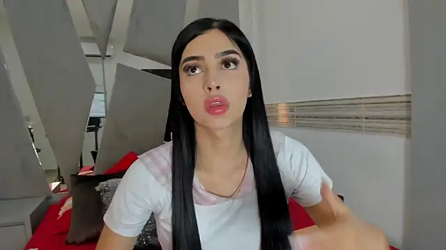 NahomiDeluxe webcam
