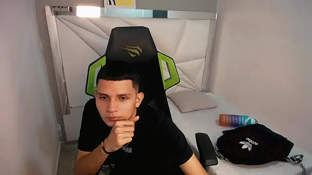 Pov_man777 webcam
