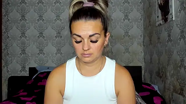 NicoletMoore webcam