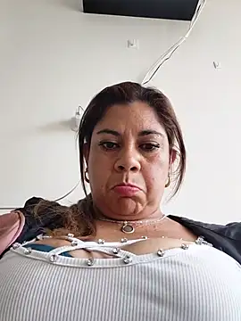 Laura-Hernandez webcam